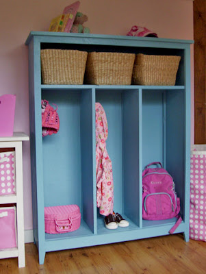 Small Locker Cabinet – Freestanding Mudroom Shelf – Free Build Plans!